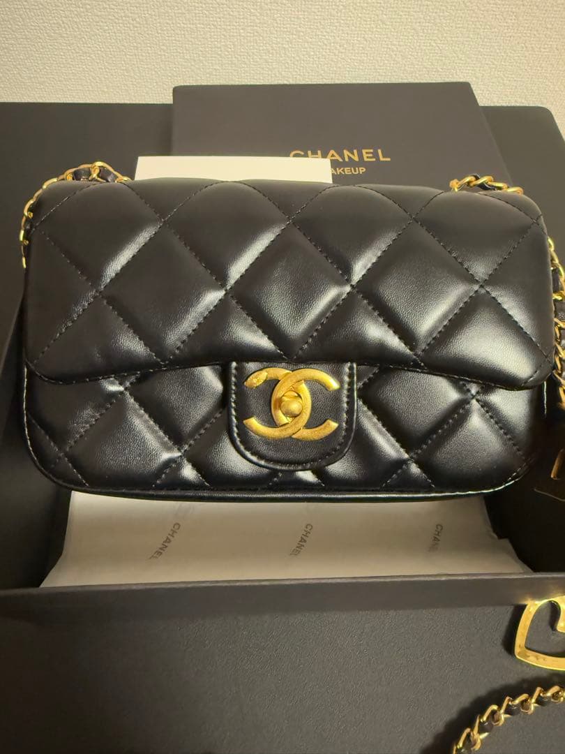 CHANEL キルティング ショルダーバッグ ハートチェーン ノベルティ
