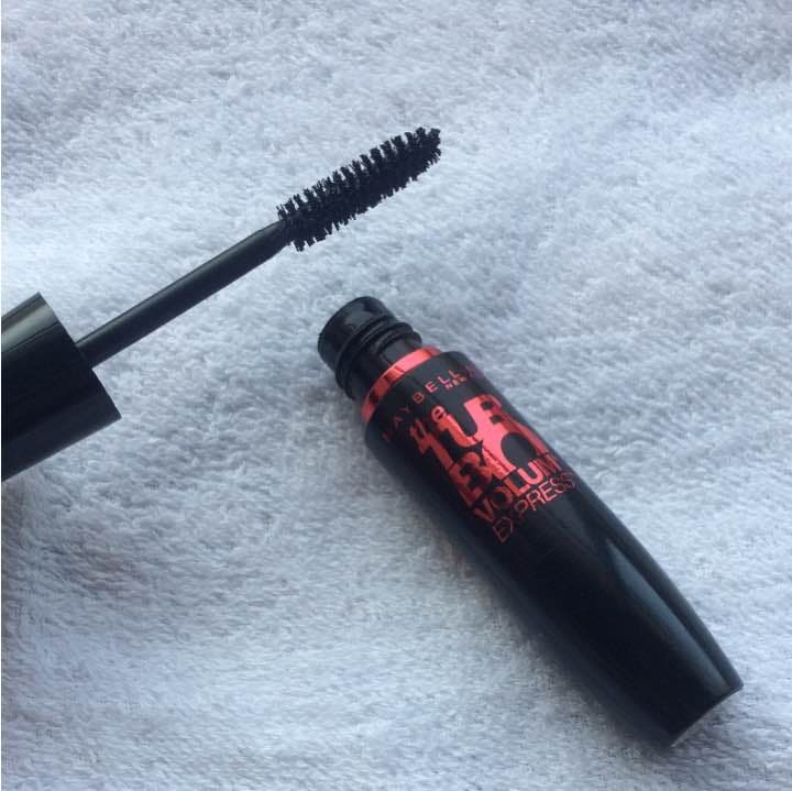 購入禁止。メイベリン ボリュームマスカラ