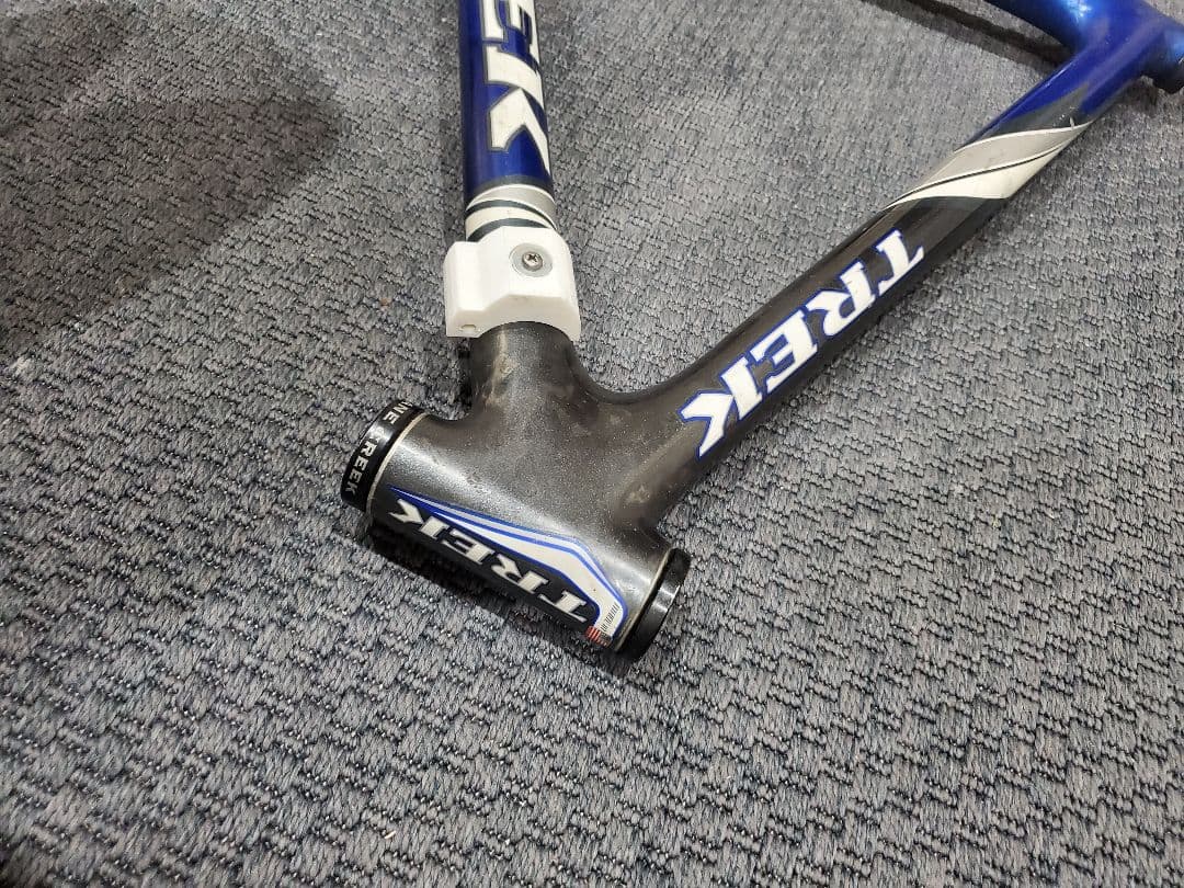 TREK カーボンフレーム、フォーク、前後ホイールセット、後ろ変速ギア付き