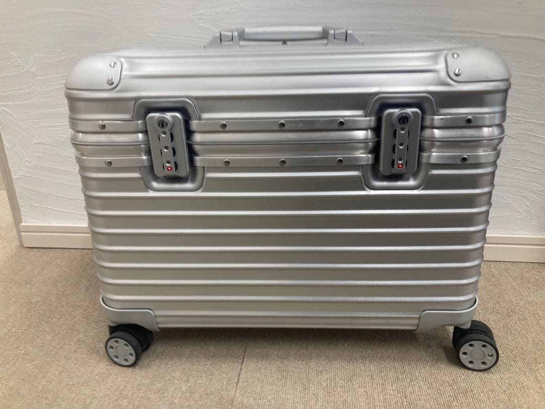 RIMOWA パイロット スーツケース（購入の前にコメントください）
