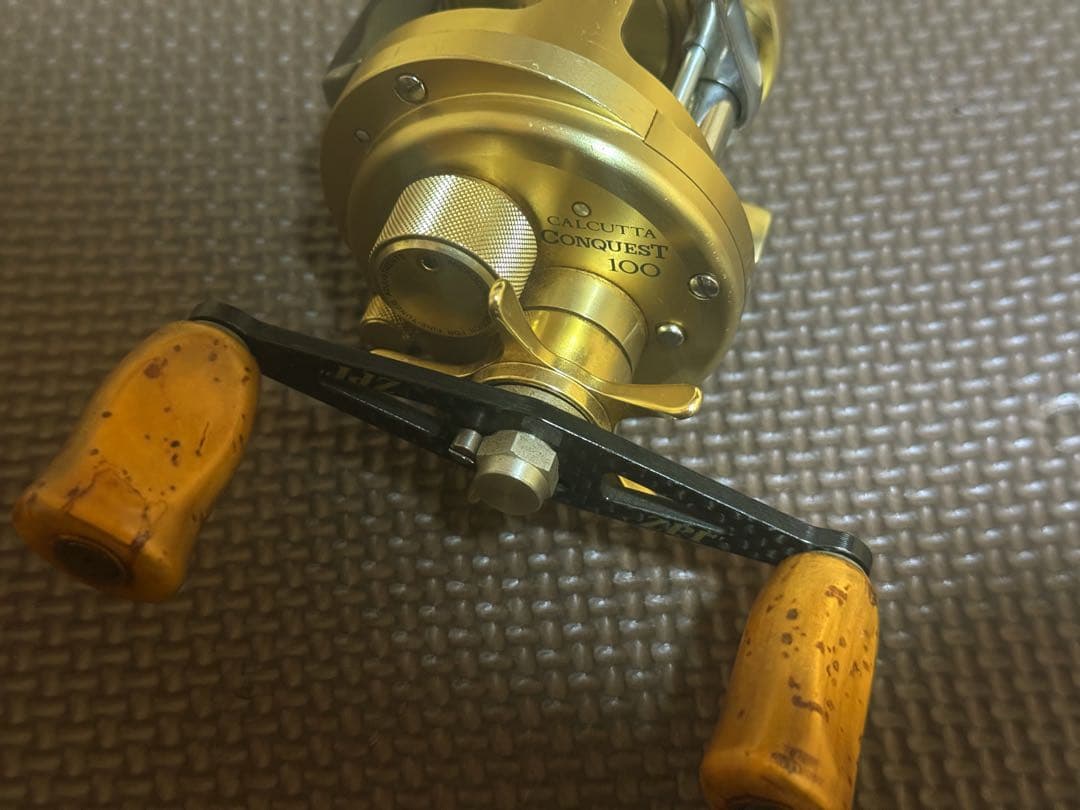 シマノ　初代　カルカッタコンクエスト 100 右　RH442100
