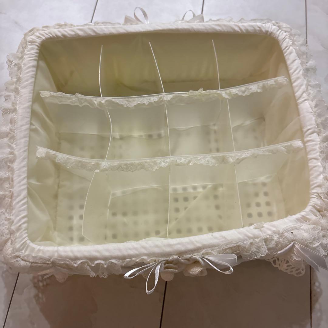 シェシェ仕切り付き収納ボックス