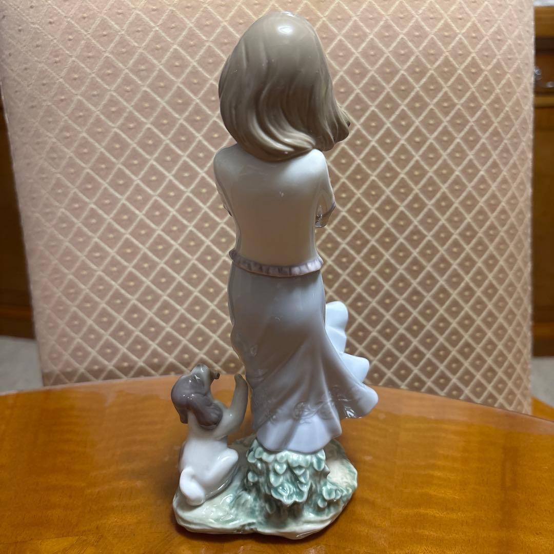 LLADRO　リヤドロ　【風にたくして】