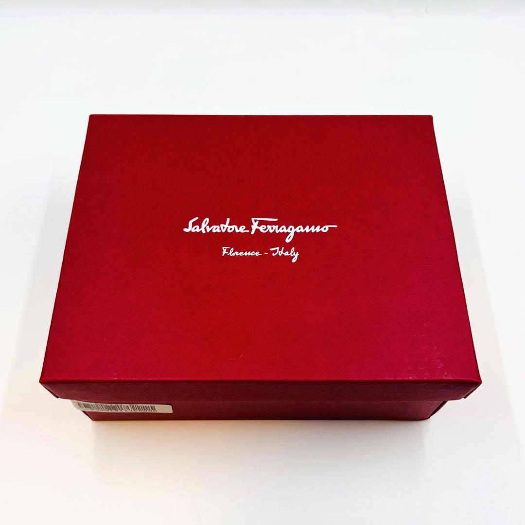 【美品】サルヴァトーレフェラガモ ポーチ レザー ヴァラリボン ゴールド金具 赤