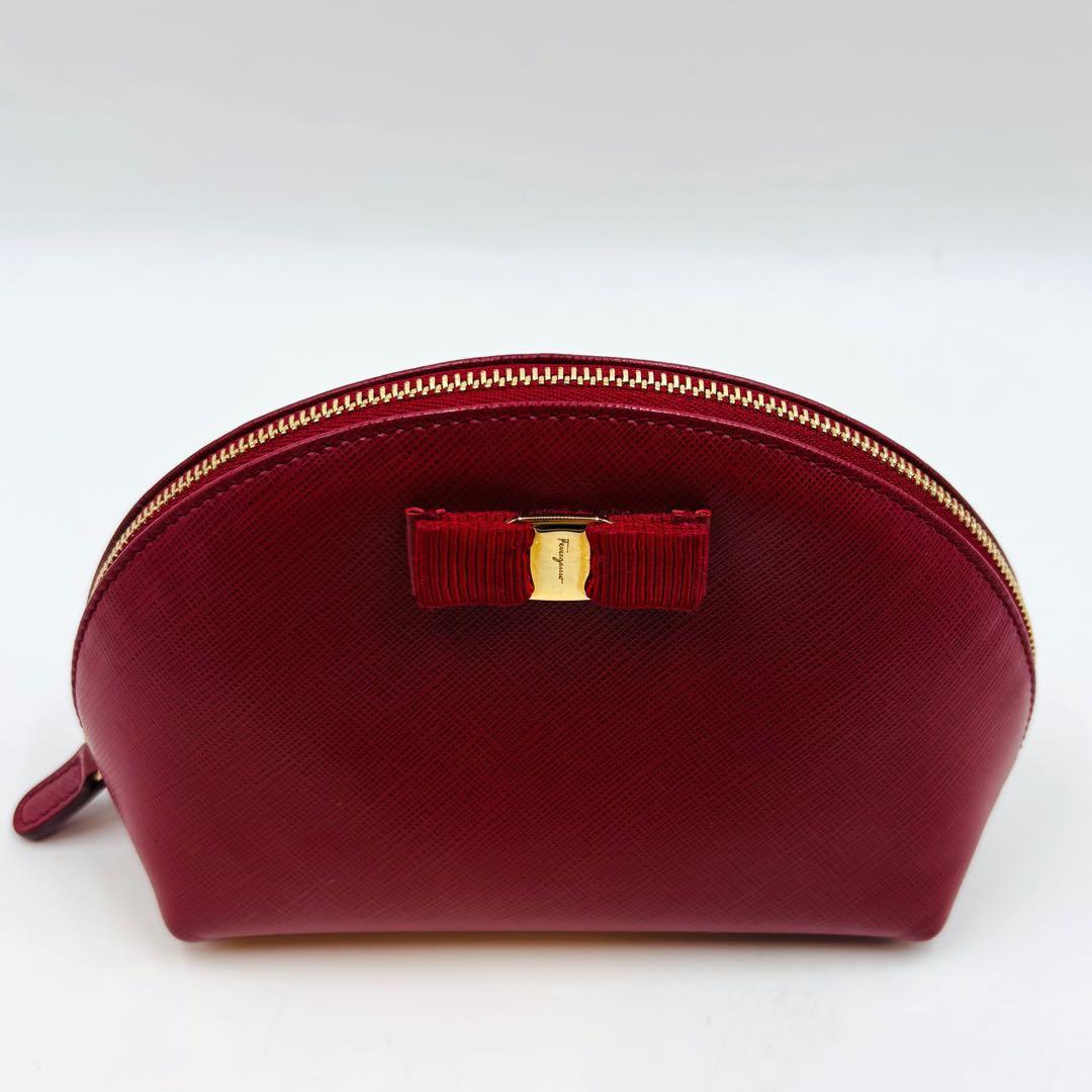 【美品】サルヴァトーレフェラガモ ポーチ レザー ヴァラリボン ゴールド金具 赤