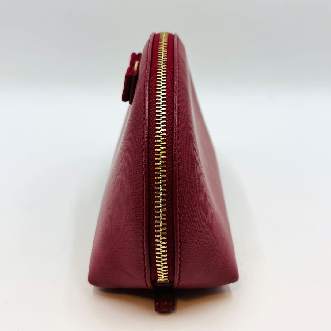 【美品】サルヴァトーレフェラガモ ポーチ レザー ヴァラリボン ゴールド金具 赤