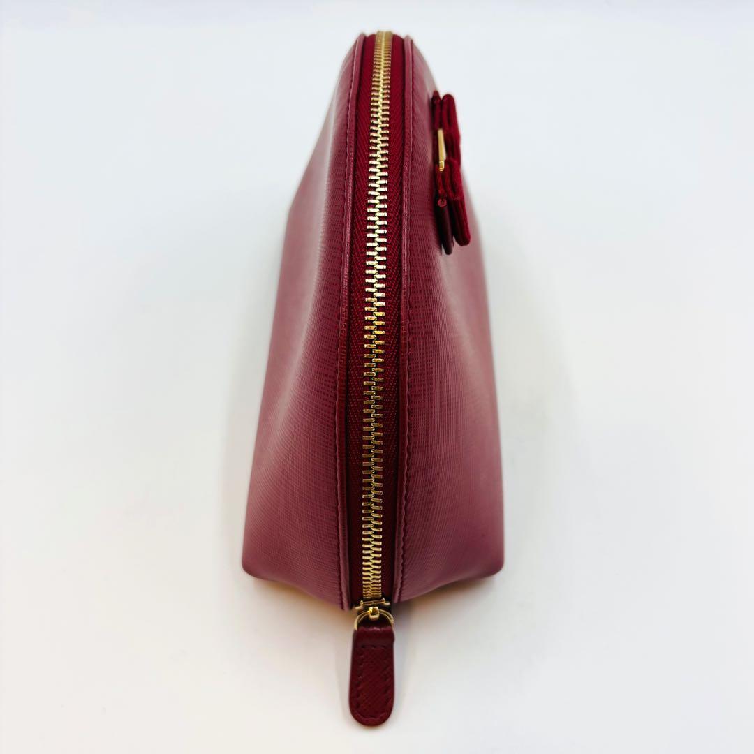 【美品】サルヴァトーレフェラガモ ポーチ レザー ヴァラリボン ゴールド金具 赤