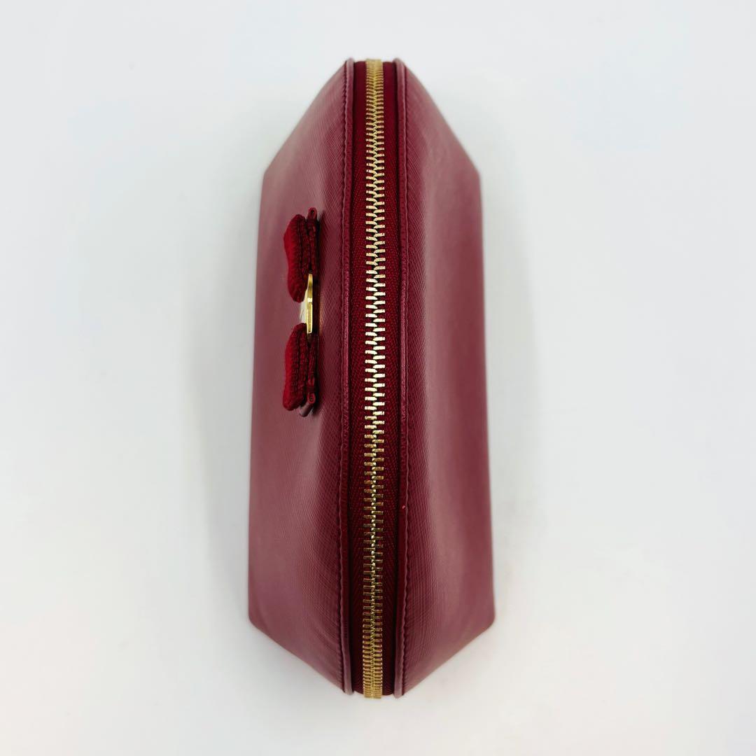 【美品】サルヴァトーレフェラガモ ポーチ レザー ヴァラリボン ゴールド金具 赤