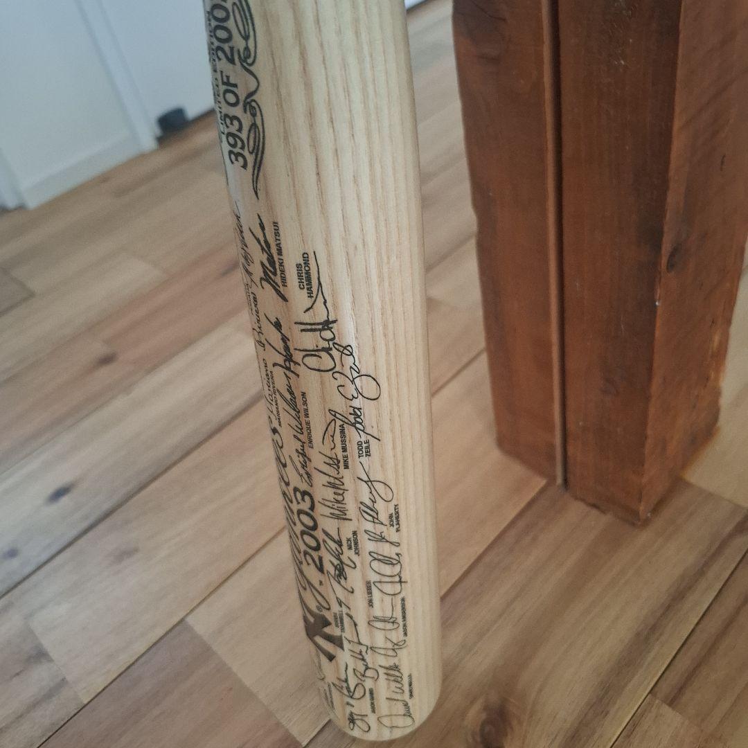 2003年ニューヨーク・ヤンキースのチームサイン刻印された記念バット