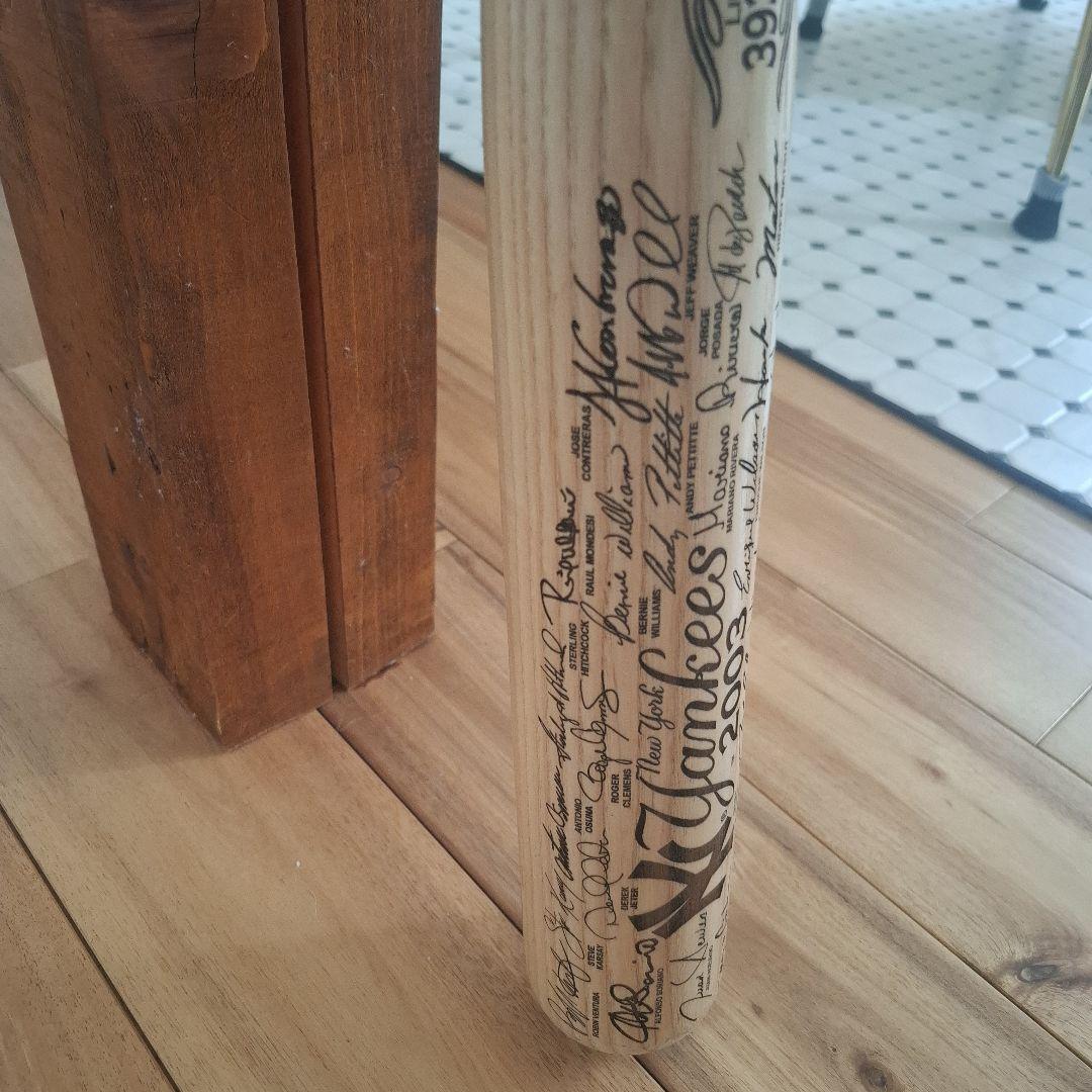 2003年ニューヨーク・ヤンキースのチームサイン刻印された記念バット