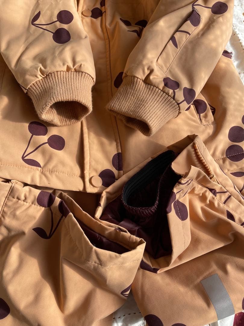 クリーニング済 tiny cottons スノージャケット&パンツ セット 8Y