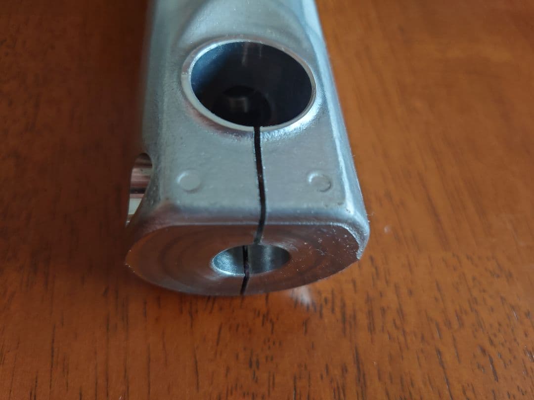 ゼファー750ボトムケース(右側)