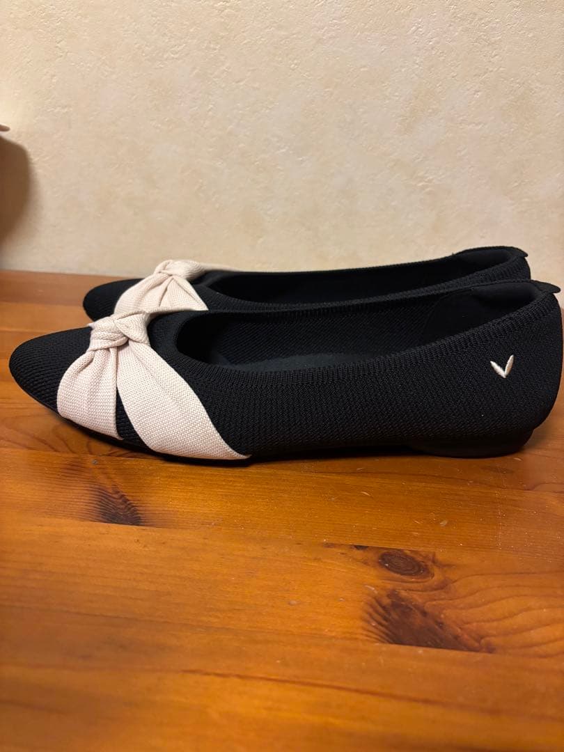 VIVAIA アーモンドトゥ　リボン　フラットシューズ　25㎝　【新品】