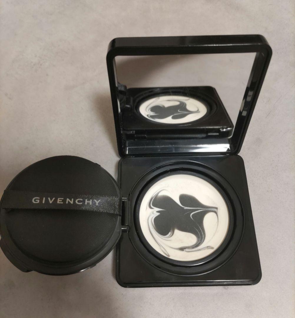 GIVENCHY（ジバンシイ）ソワンノワールUV コンパクト