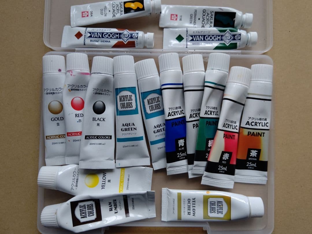 ゴールデン アクリル絵の具84本 、DAISOアクリル絵の具18本