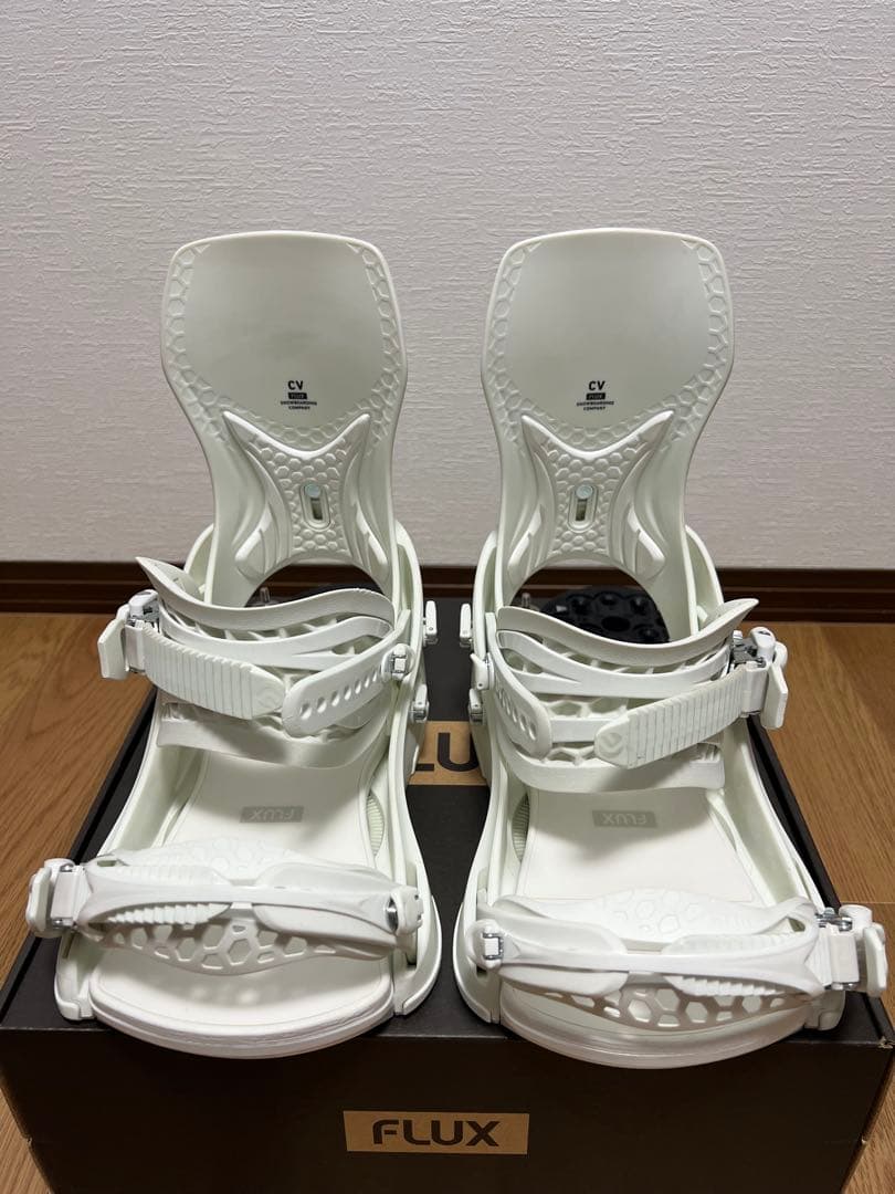 FLUX CV ホワイト ビンディング　23-24モデル　Mサイズ