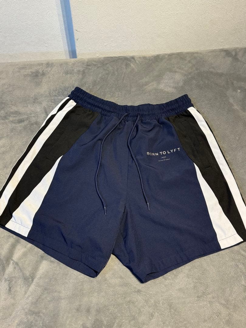 LYFT サイドストライプショートパンツ