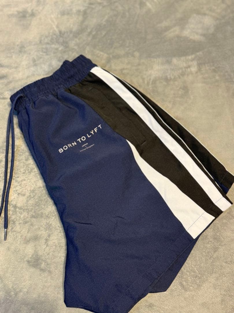 LYFT サイドストライプショートパンツ