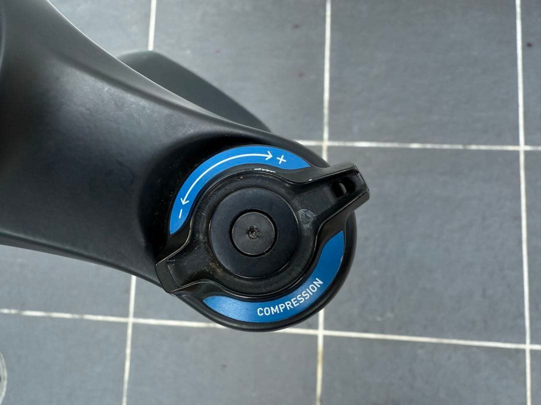 RockShox Yari RC 27.5 160mm サスペンションフォーク