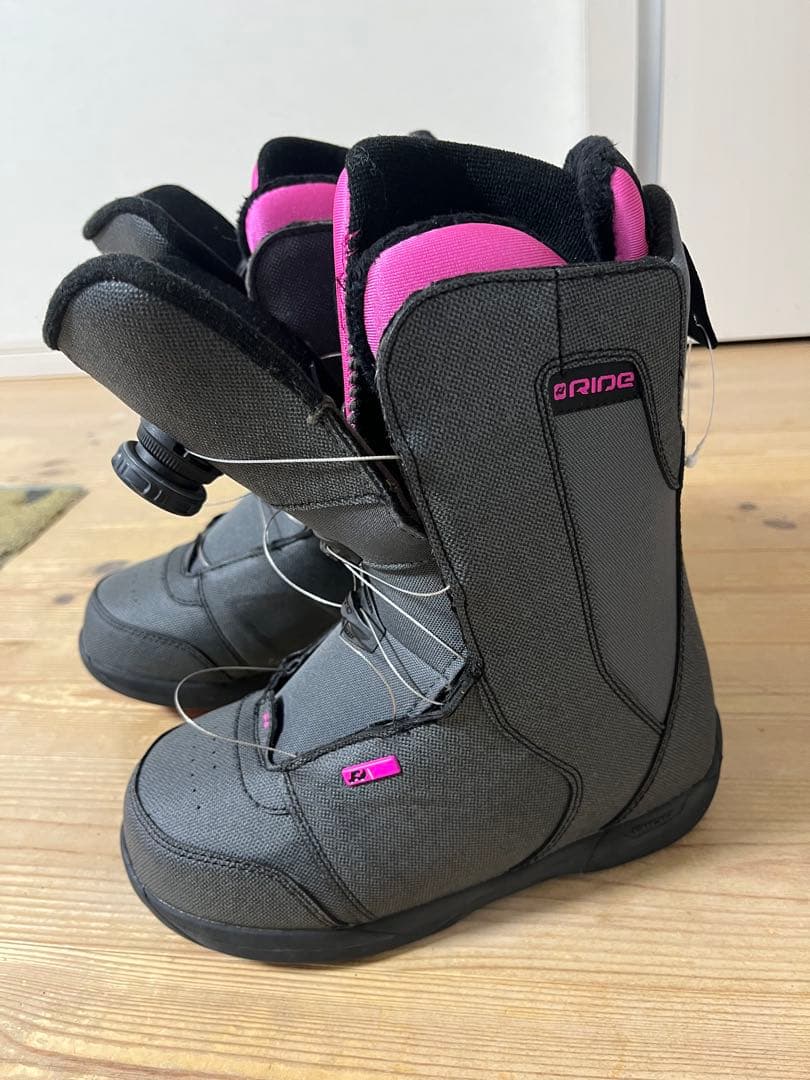 RIDE 女性用スノーボードブーツ グレー/ピンク