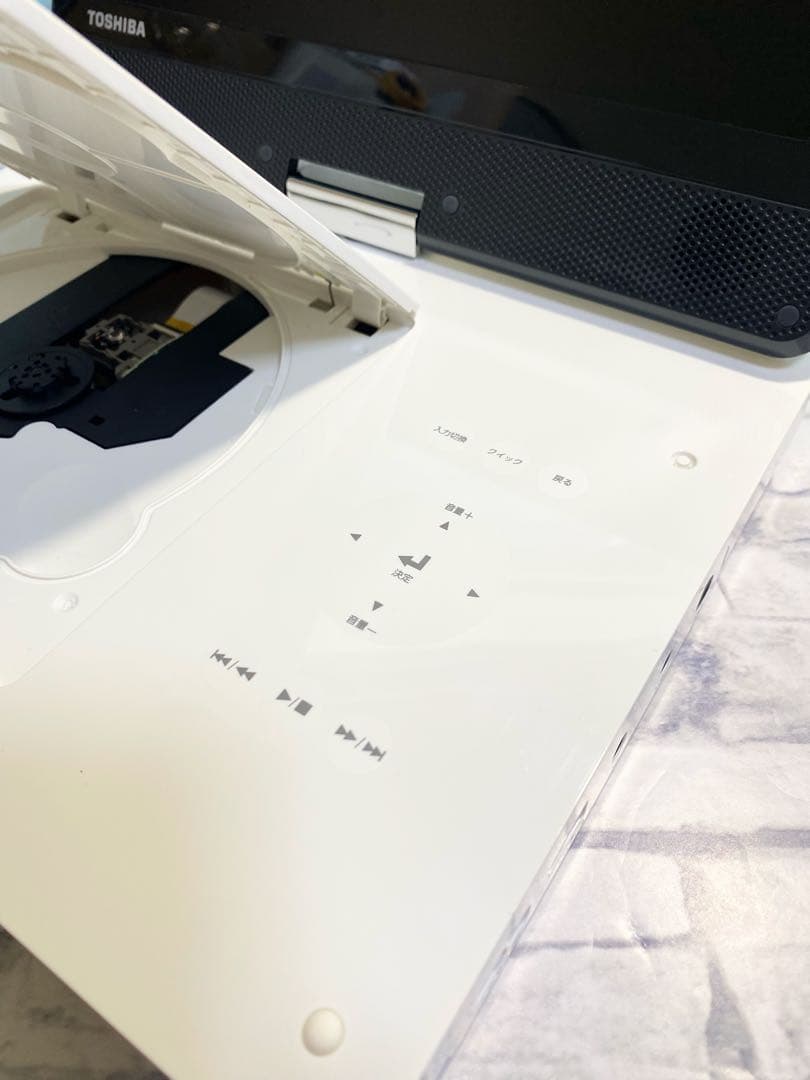 東芝 ポータブルDVDプレーヤー　sd-p101s