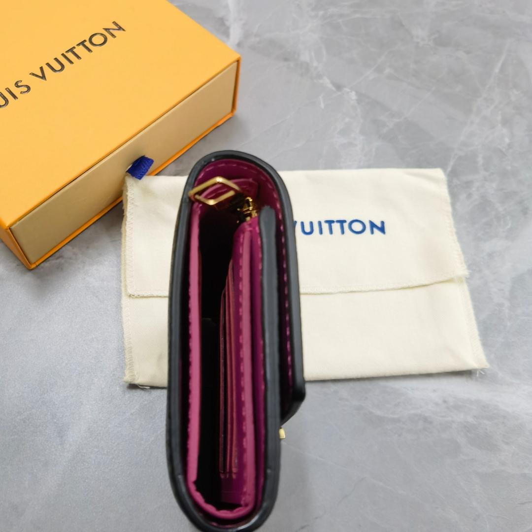 M62157 ポルトフォイユ・カプシーヌ コンパクト 折り財布