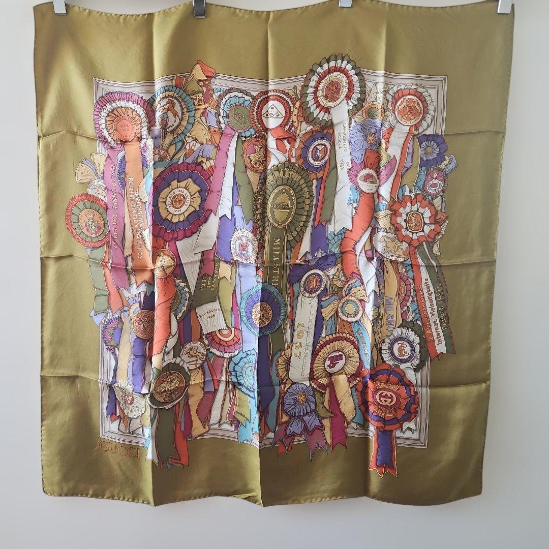 GUCCI 】グッチ 大判 シルクスカーフ 勲章 メダル柄 - メルカリ