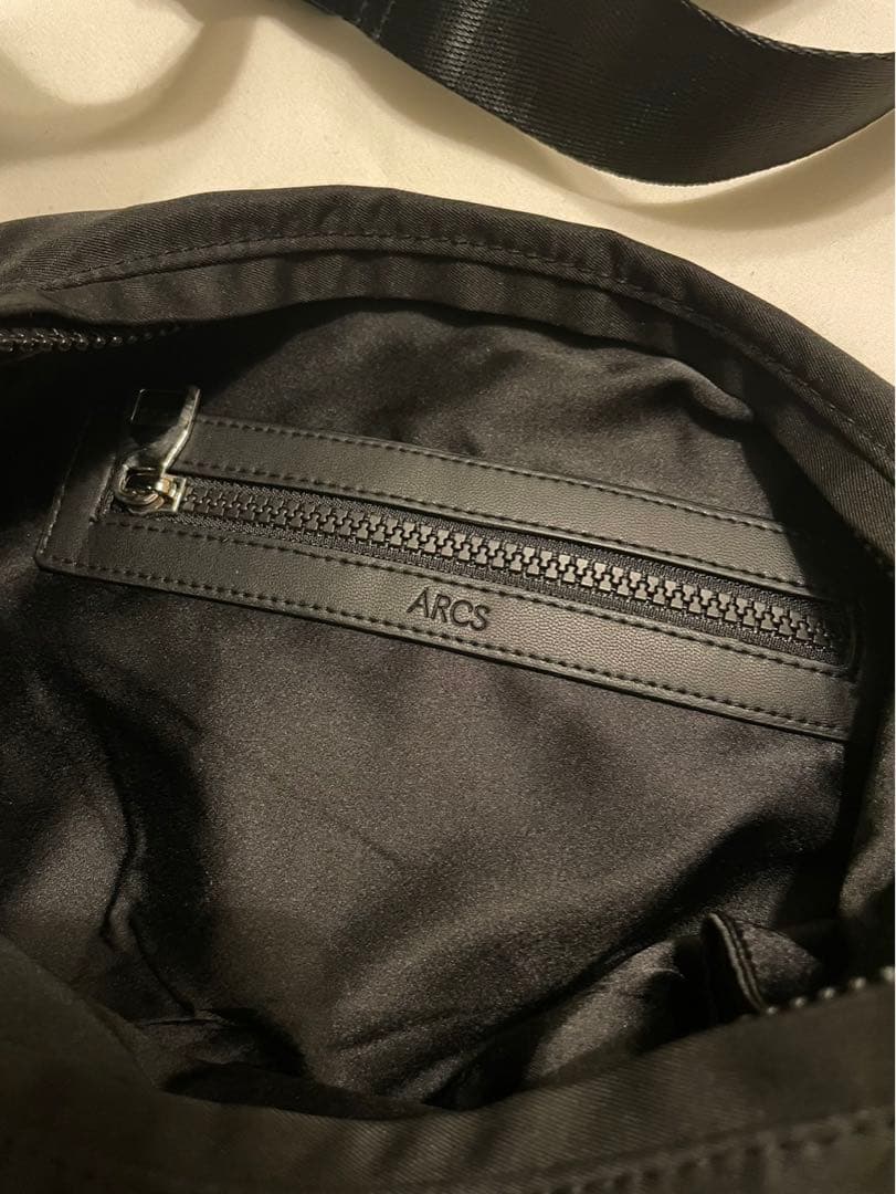 ARCS LONDON HEY Sling Bag Small ショルダーバッグ