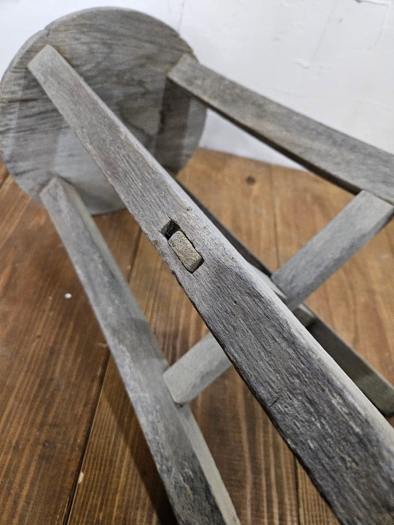 日本のアンティーク 古い木のスツール 丸椅子 チェア 花台 フラワースタンド