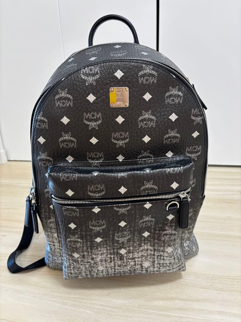 MCM ロゴプリント バックパック ブラック/グレー MCM ロゴプリント