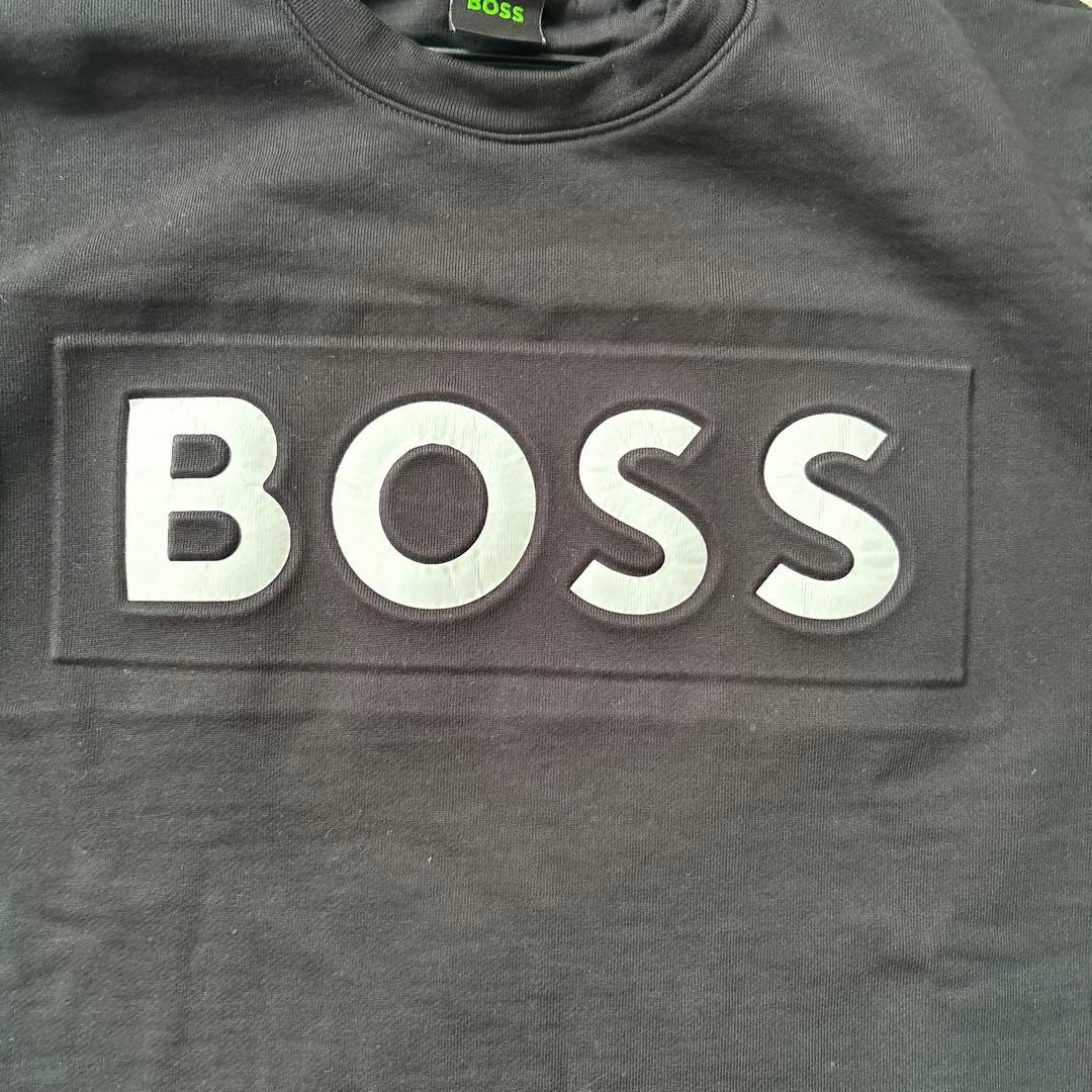 KEN0515 BOSS ブラック トレーナー ロゴ入り