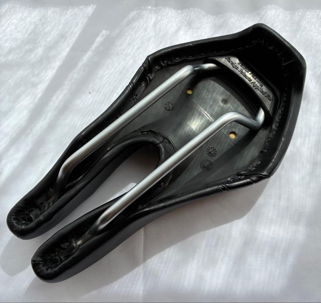 ISM PS1.1 30 サドル　黒