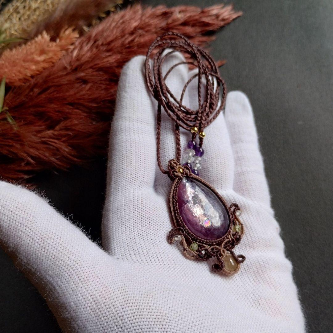 【瑠璃色】レピドライト＆ルチルクォーツのマクラメ編みネックレス　ペンダント