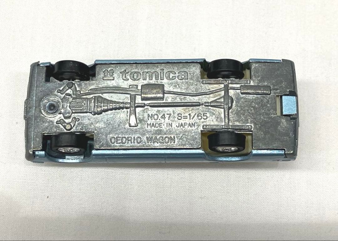 トミカ ニッサン セドリック ワゴン ライトブルー No.47 黒箱
