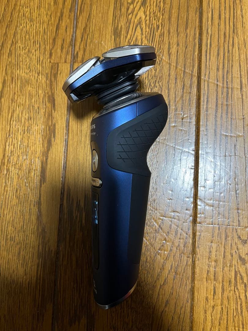 美品　Philips メンズ電気シェーバー 収納ケース付き　SP9886