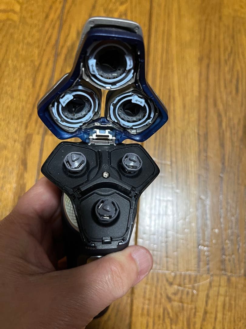 美品　Philips メンズ電気シェーバー 収納ケース付き　SP9886