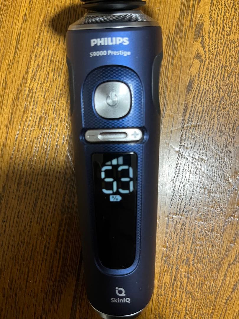 美品　Philips メンズ電気シェーバー 収納ケース付き　SP9886