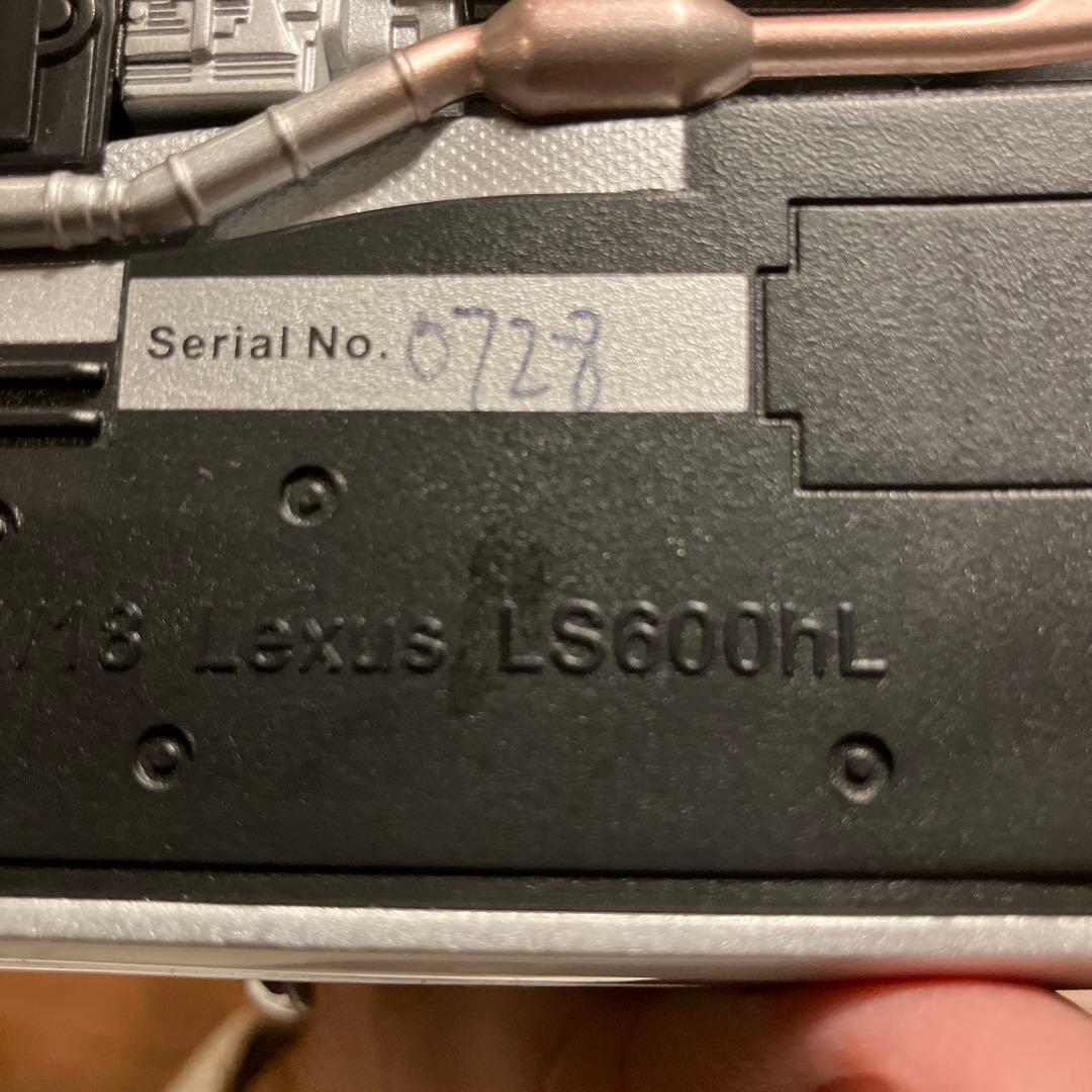 オートアート 1/18 レクサス LS600hL シルバー ミニカー