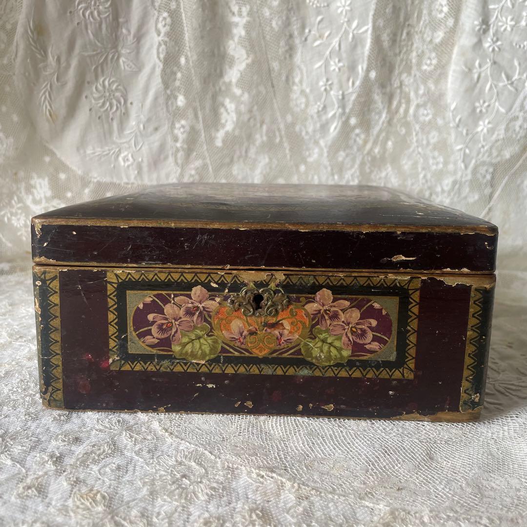 すみれの木製ボックス　スミレ　菫　箱　フランスアンティーク　フランスアンティーク