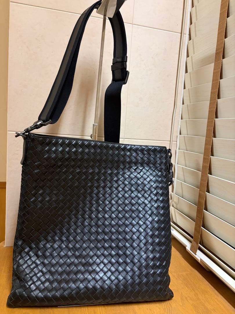 BOTTEGA VENETA ボッテガヴェネタ　ショルダーバッグ　ブラック