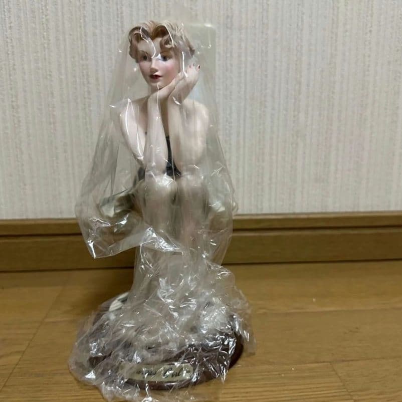 ヴァーガス・ガール　フィギュア3体