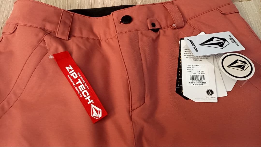 VOLCOM 女性用　スノーボードパンツ