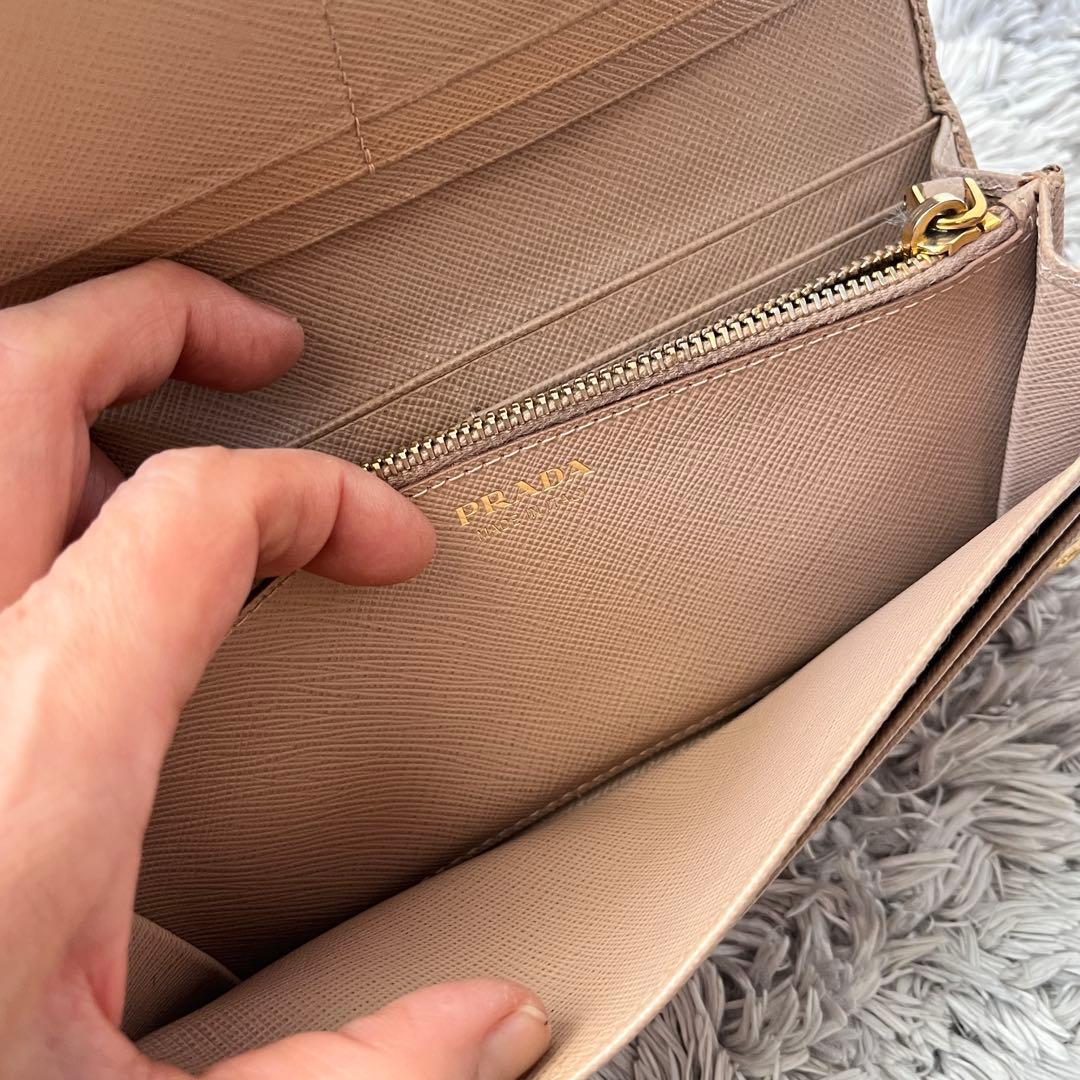 美品✨PRADA サフィアーノ　メタルロゴ　ベージュ　長財布　レディース