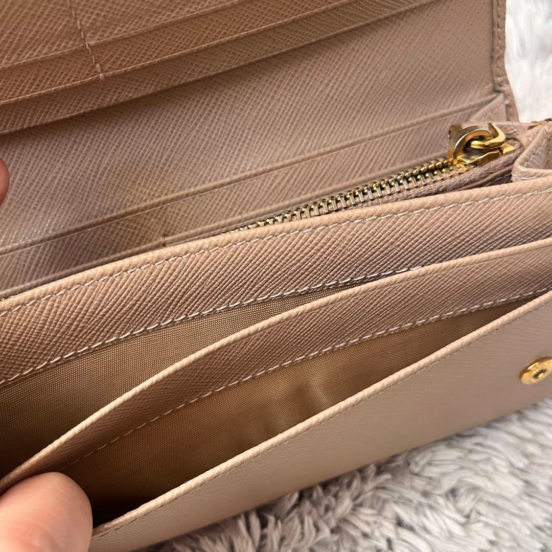 美品✨PRADA サフィアーノ　メタルロゴ　ベージュ　長財布　レディース