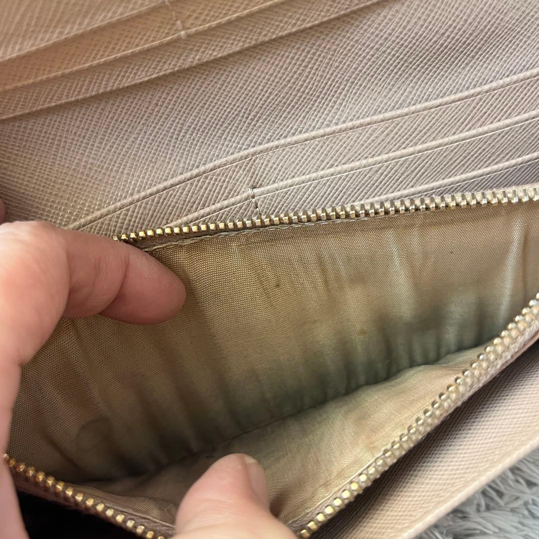 美品✨PRADA サフィアーノ　メタルロゴ　ベージュ　長財布　レディース