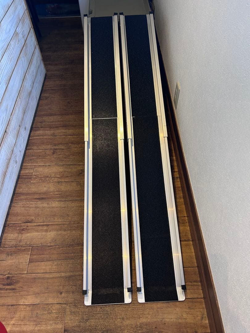 値下げしました。車椅子スロープ 2本　アルミ製 折りたたみ式　未使用品