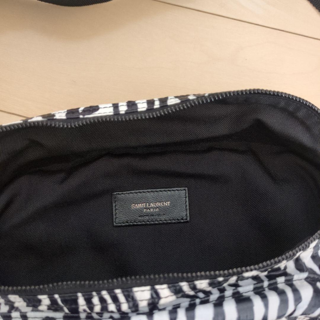 SAINT LAURENT ゼブラ柄ボディバッグ