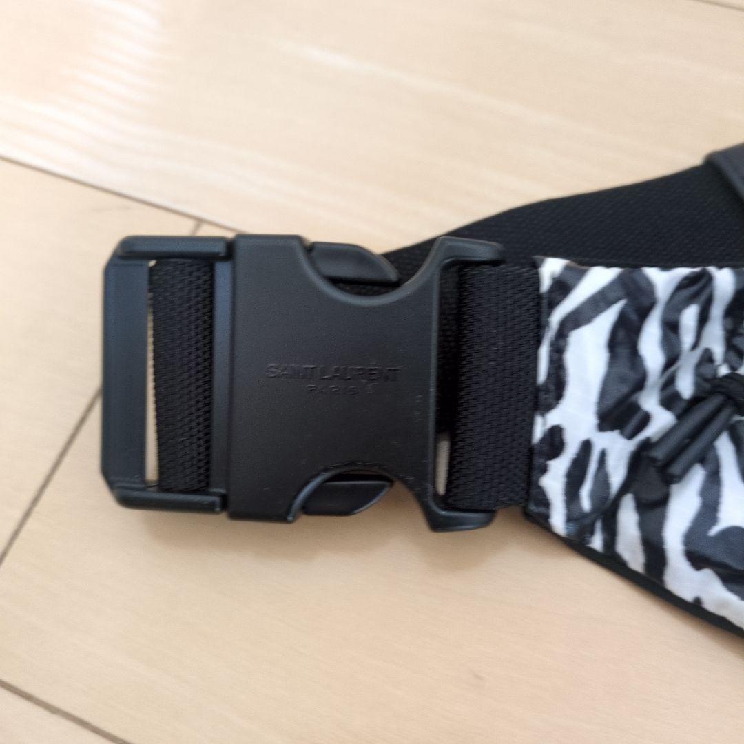 SAINT LAURENT ゼブラ柄ボディバッグ