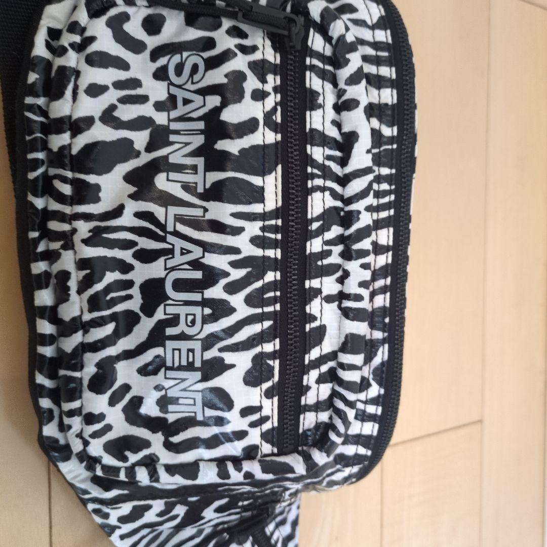 SAINT LAURENT ゼブラ柄ボディバッグ