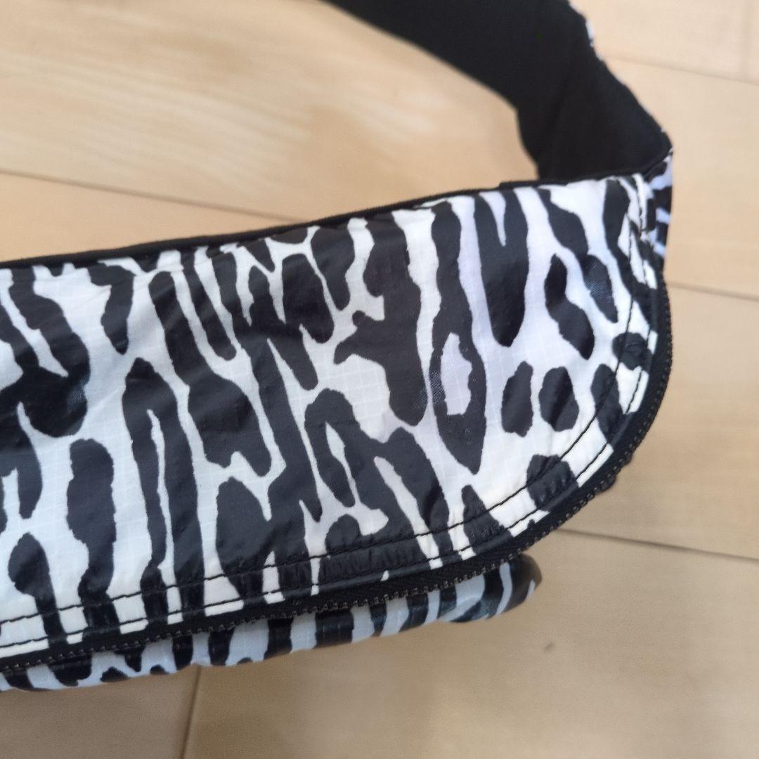 SAINT LAURENT ゼブラ柄ボディバッグ